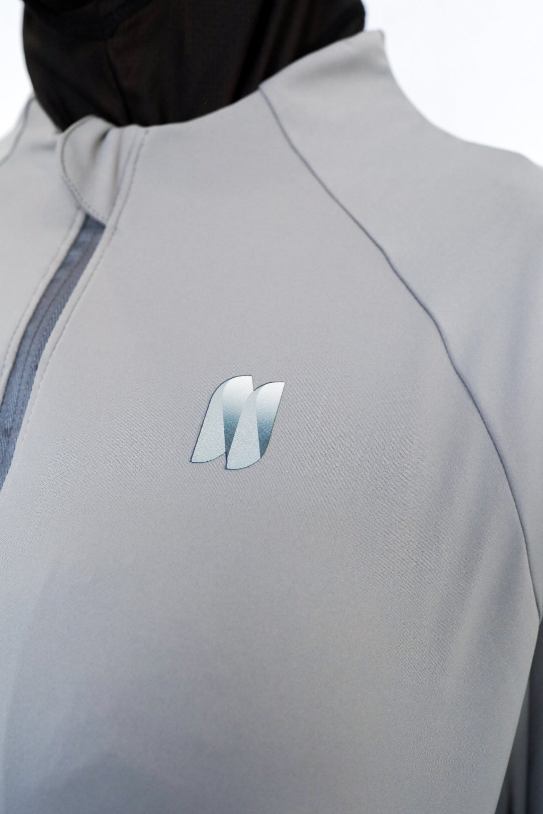 Modest Active set - Gray